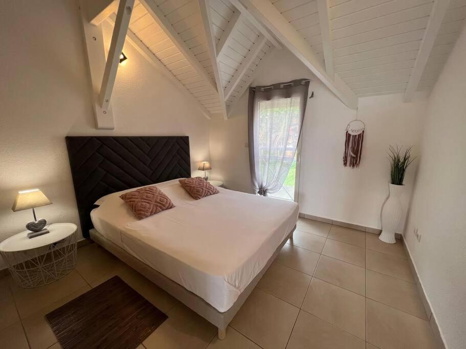 Kanoa Lodge Piscine Et Vue Mer Сен-Клод Экстерьер фото